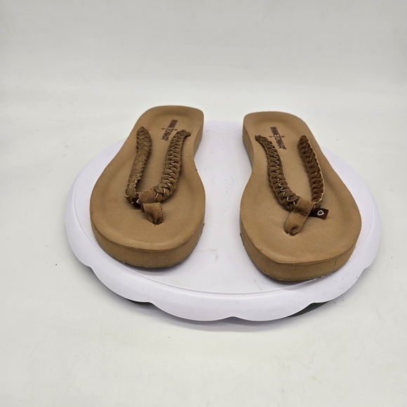 Minnetonka Shoes Women's 7 Hallie Flip Flop Sandal 75001 Tan - Picture 4 of 8